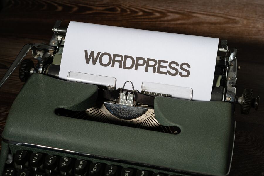Imagen representativa de la actualización de WordPress maquina de escribir